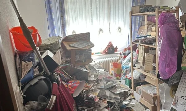 Antes: habitación con acumulación por síndrome de Diógenes