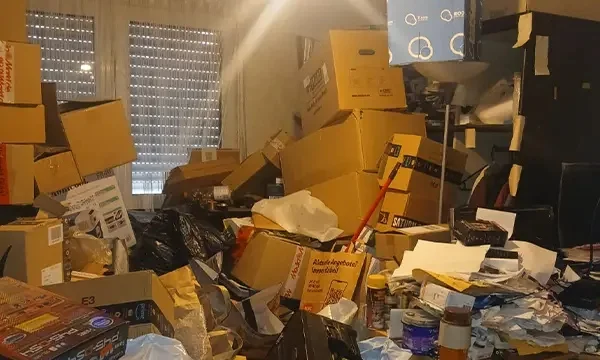 Antes: vivienda con acumulación extrema por síndrome de Diógenes